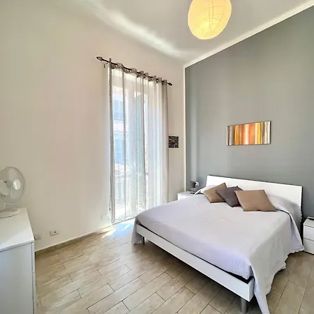 Daire La Valigia Sul Letto